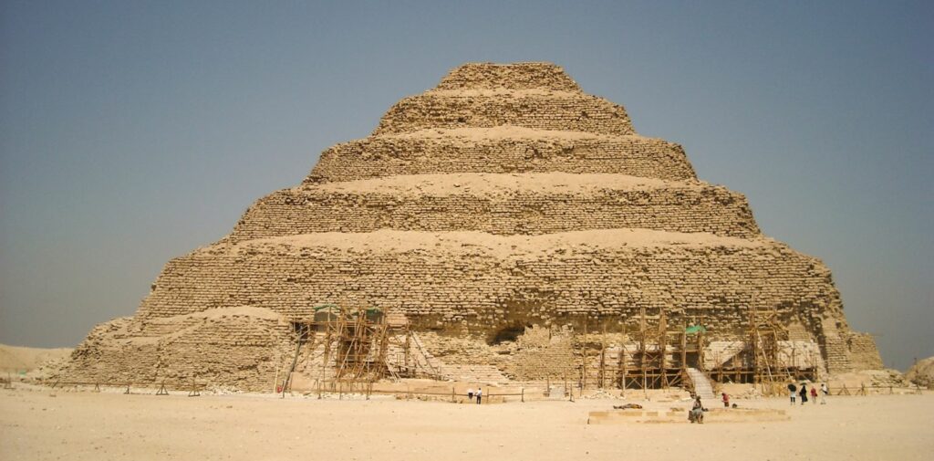 Lire la suite à propos de l’article La pyramide de Djéser, le chef-d’œuvre d’Imhotep