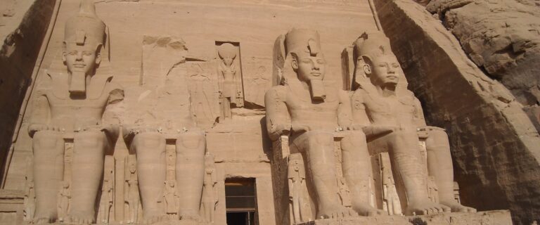 Lire la suite à propos de l’article Le temple d’Abou Simbel, Ramsès II super-héros !