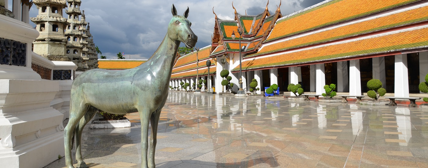 You are currently viewing Comment le Wat Suthat, à Bangkok, nous apprend la position du Bouddha en tailleur