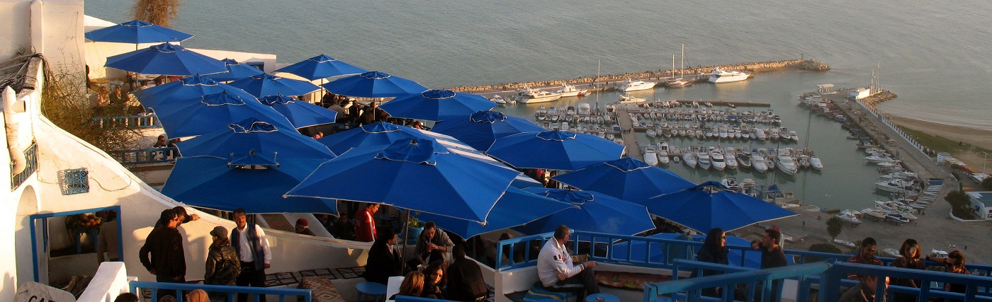 You are currently viewing Comment se dorer au soleil de Sidi Bou Saïd au café des Délices, à Tunis ?