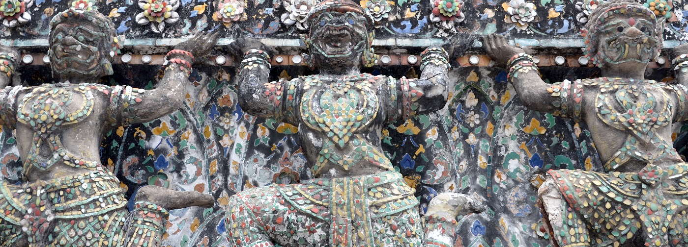 You are currently viewing Comment le temple Wat Arun fait de l’ombre au fleuve Chao Phraya, à Bangkok