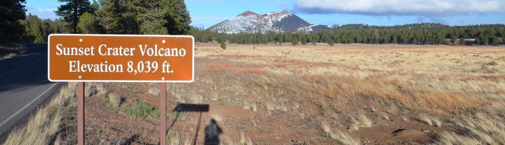 Lire la suite à propos de l’article Sous la neige et le sable noir du Sunset Crater Volcano National Monument Arizona