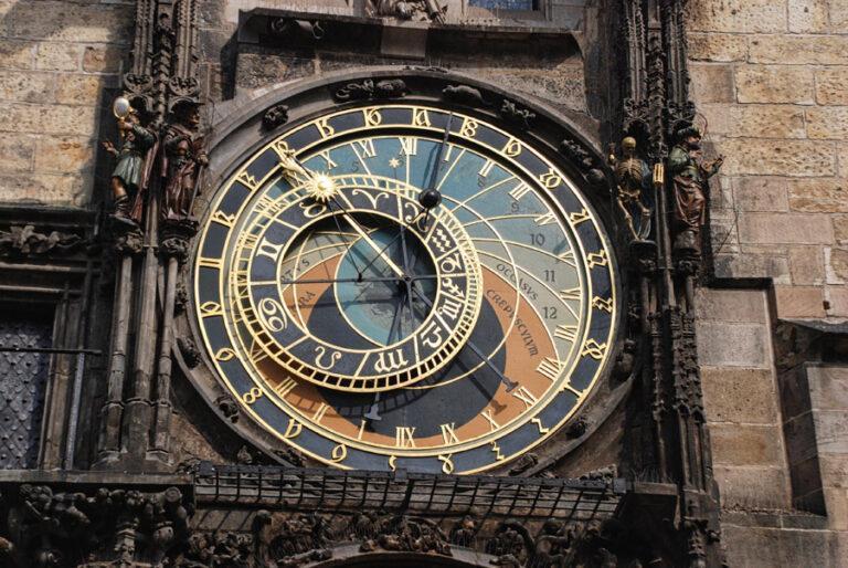 Lire la suite à propos de l’article Comment connaître son heure astronomique au sommet de la tour de l’horloge de Prague