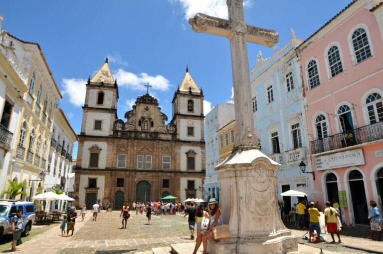 Lire la suite à propos de l’article Comment comprendre le Brésil colonial au pied de la croix du largo de Cruzeiro de Sao Francisco