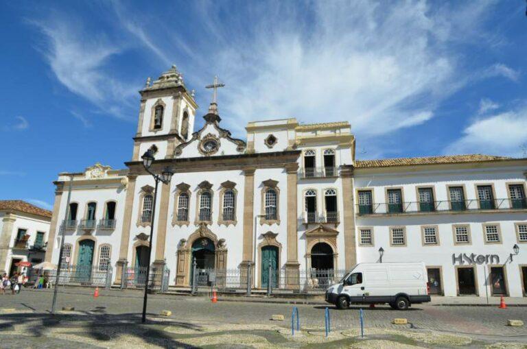 Lire la suite à propos de l’article Comment vivre la saudade autour de la place Terreiro de Jesus, à Salvado de Bahia