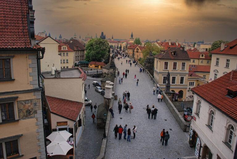 Lire la suite à propos de l’article Prague, comment admirer la vieille ville depuis les tours du pont Charles