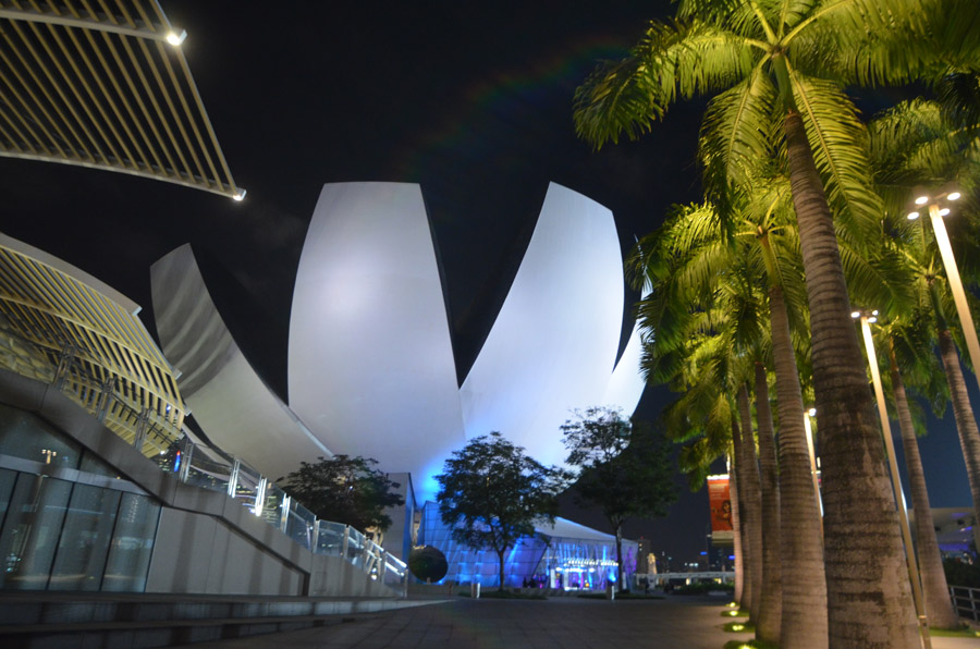 Lire la suite à propos de l’article La baie de Singapour, la sky line, Marina Sands et une architecture ultra-moderne