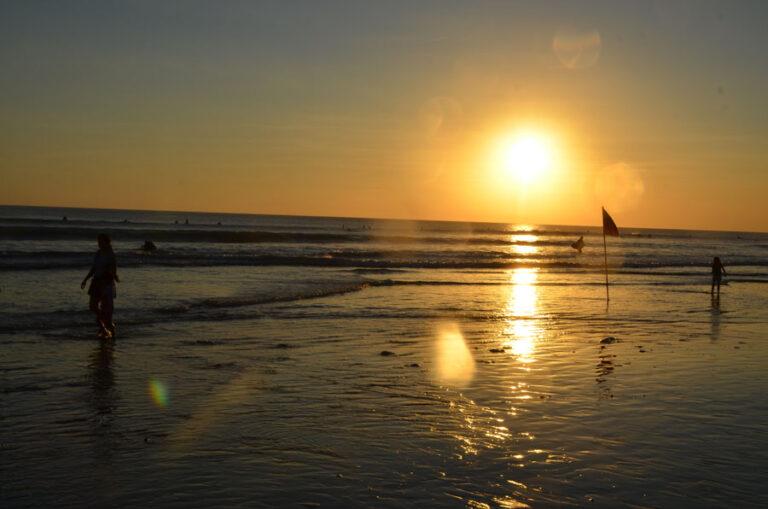 Lire la suite à propos de l’article Kuta Beach, un coucher de soleil paradisiaque en Indonésie