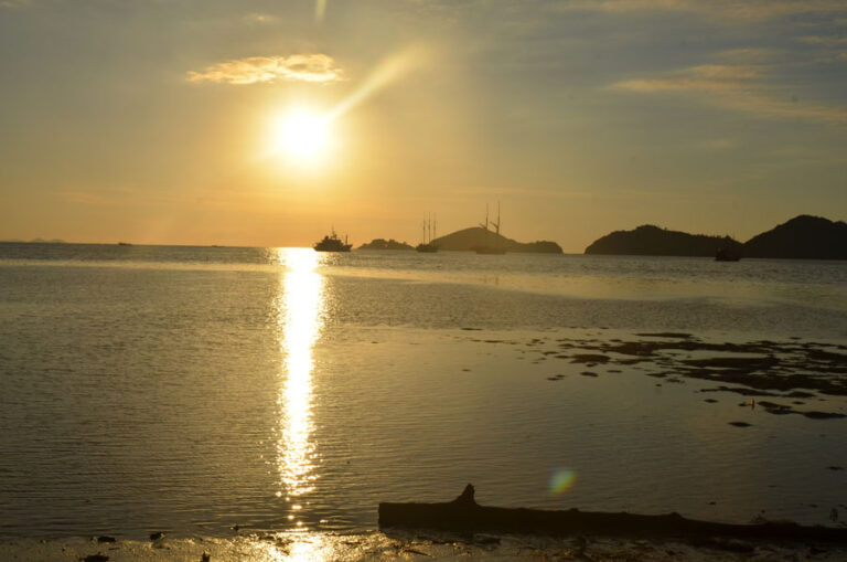 Lire la suite à propos de l’article Comment passer une journée de repos à l’île de Florès et organiser sa croisière aux îles Komodo en Indonésie