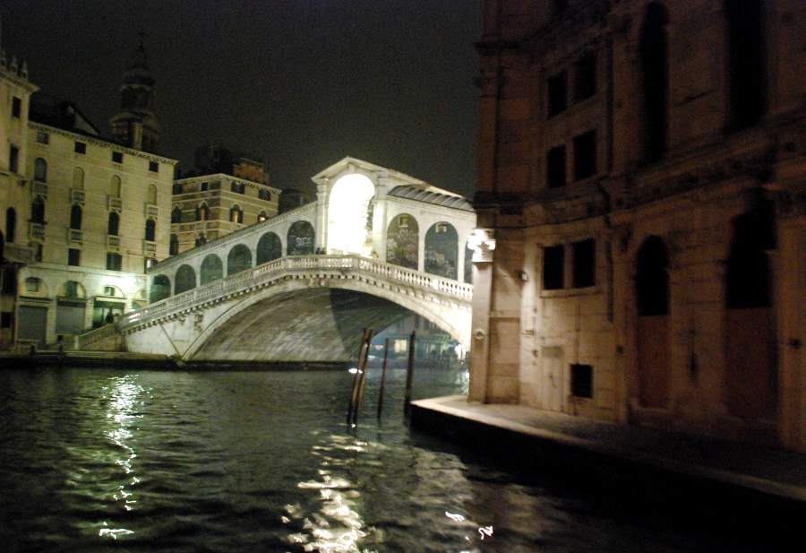 You are currently viewing La magie de Venise la nuit sur le Grand canal