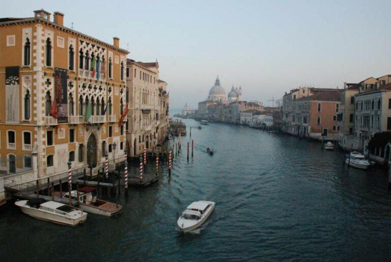 Lire la suite à propos de l’article Sur le pont de l’Accademia, comment avoir une des plus belles vues sur le Grand Canal de Venise