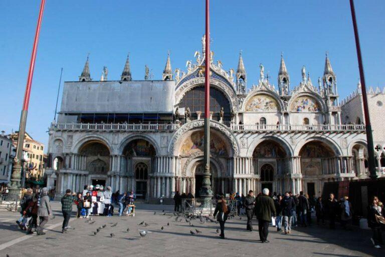 Lire la suite à propos de l’article Voir la place Saint-Marc de Venise… et survivre !