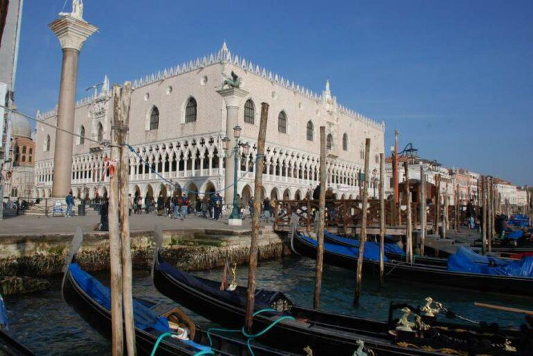 Lire la suite à propos de l’article Profiter du soleil et de la vue sur la piazza San Marco de Venise