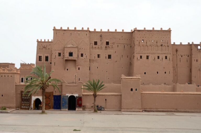 Lire la suite à propos de l’article A travers le désert marocain, de la Kasbah de Taourirt à Ouarzazate