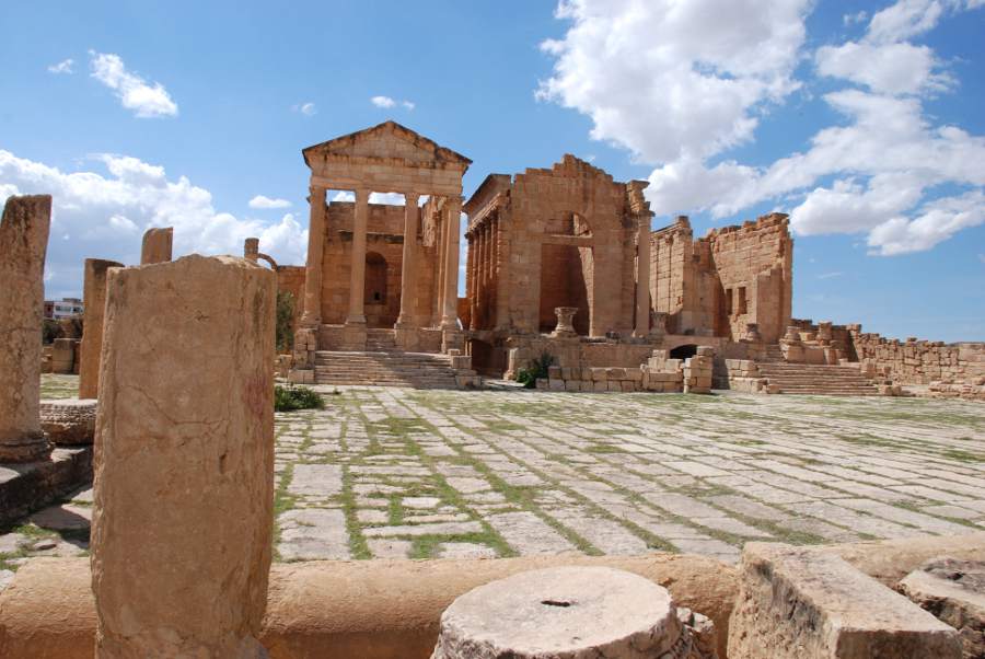 You are currently viewing Les vestiges romains de la cité antique de Sbeïtla, site majeur de la Tunisie