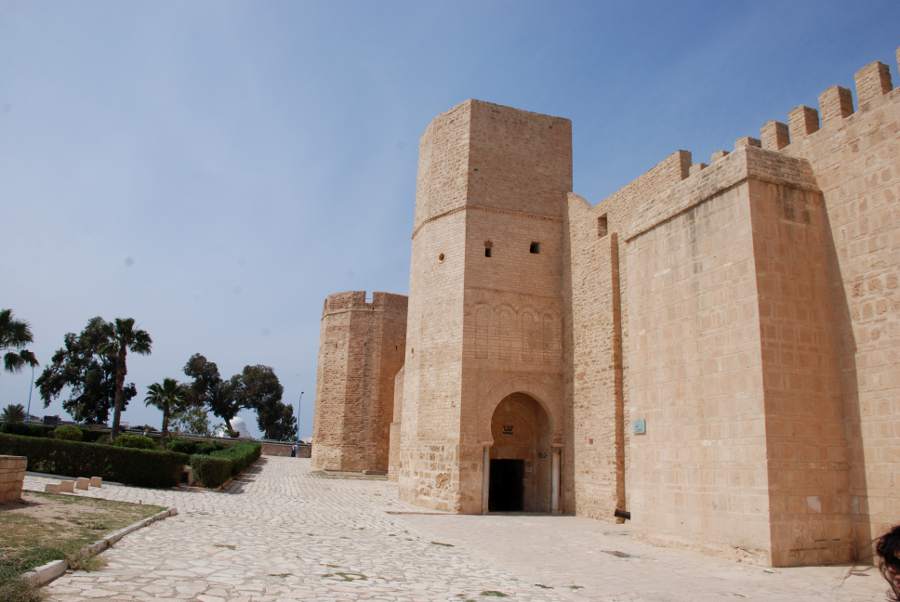 You are currently viewing Monastir, sa citadelle fortifiée, son port et ses plages